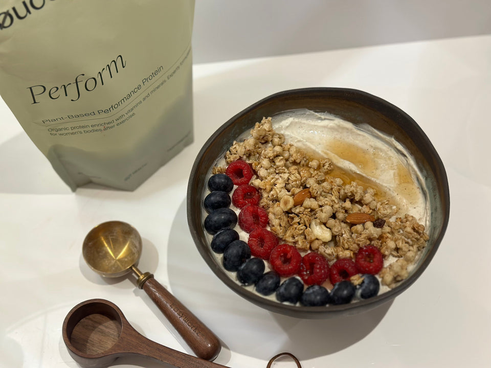 High-Protein Yoghurt Bowl for Women | 5-Minute Breakfast with LØUCO