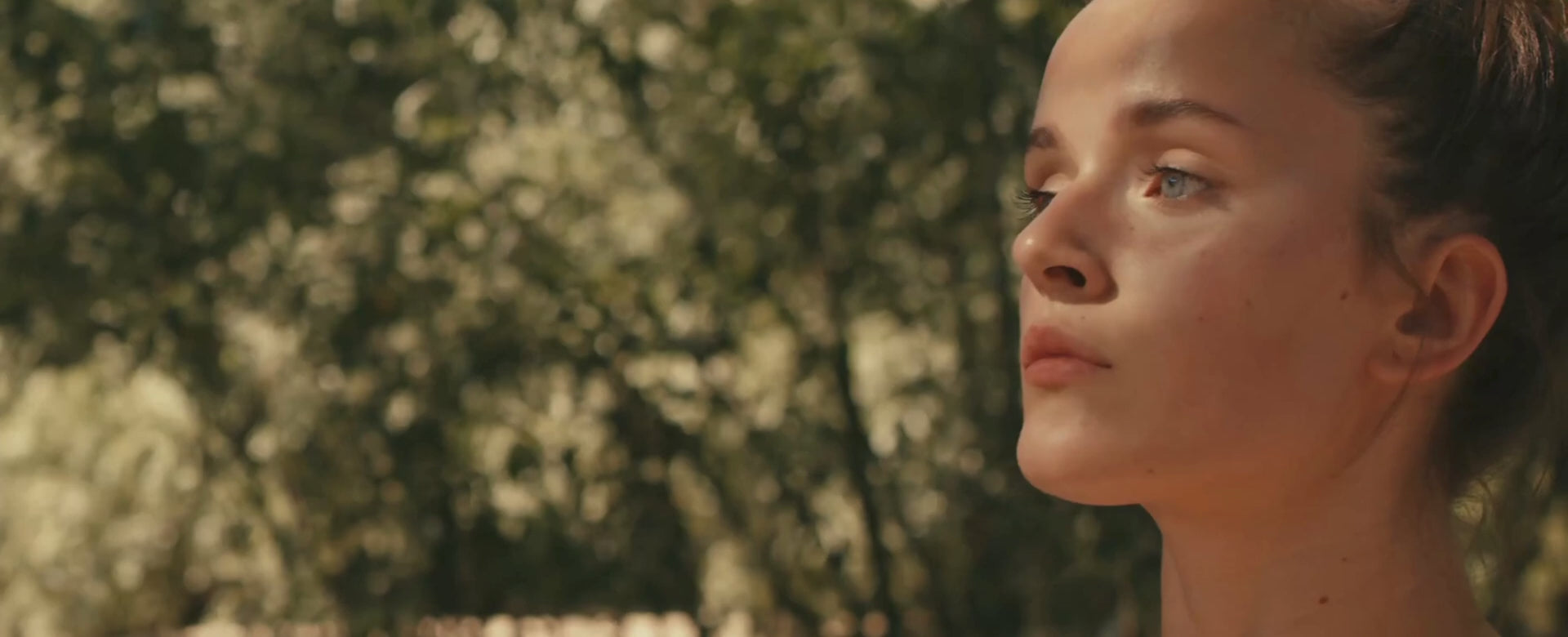 LØUCO plant-based  protein powder and supplement for women. 